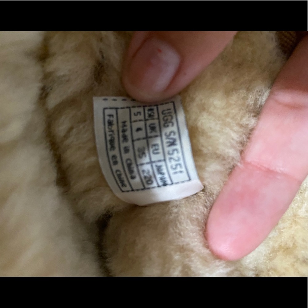 Used UGGS - Picture 4 of 4